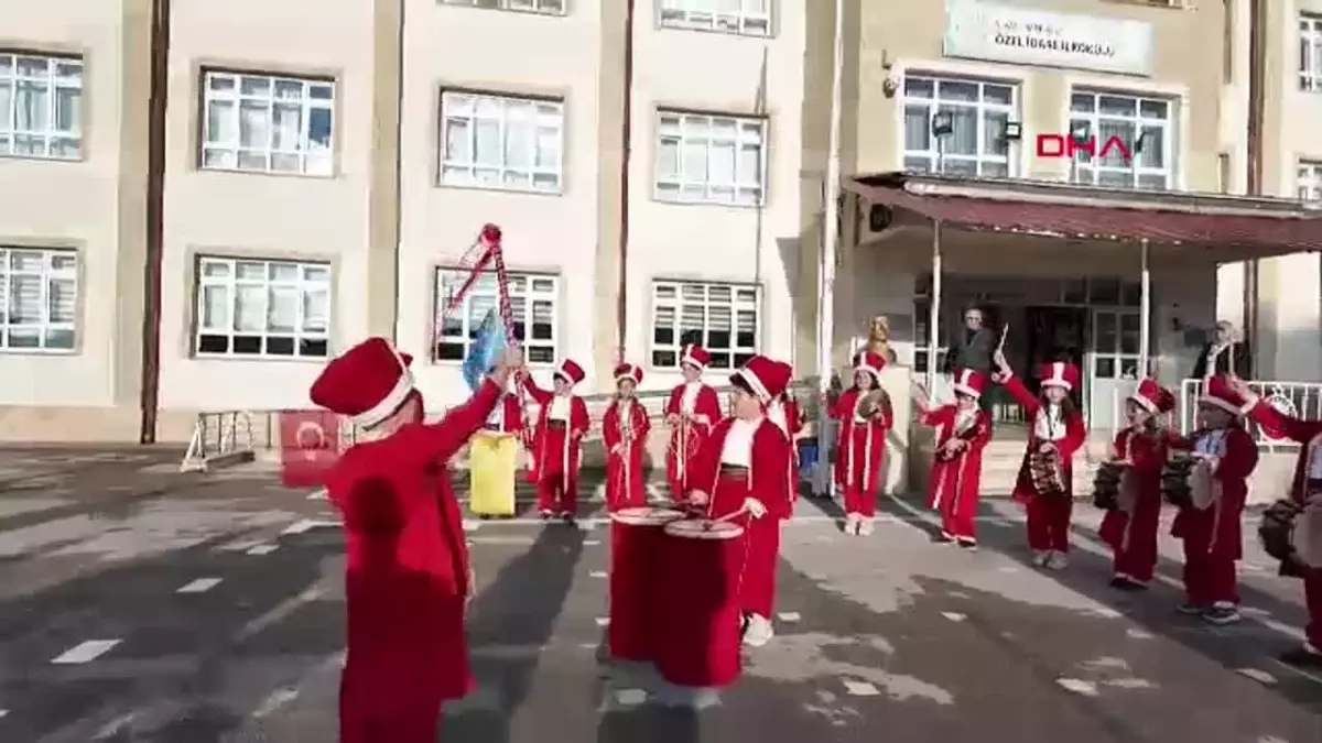 Sivas’ta 108 Bin Öğrenci Karnelerini Alarak Tatile Girdi