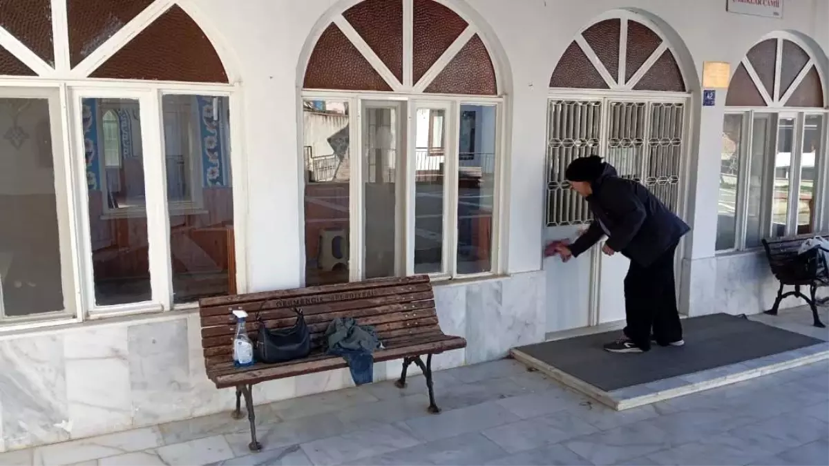 Germencik’te Camiler Ramazan Öncesi Temizleniyor