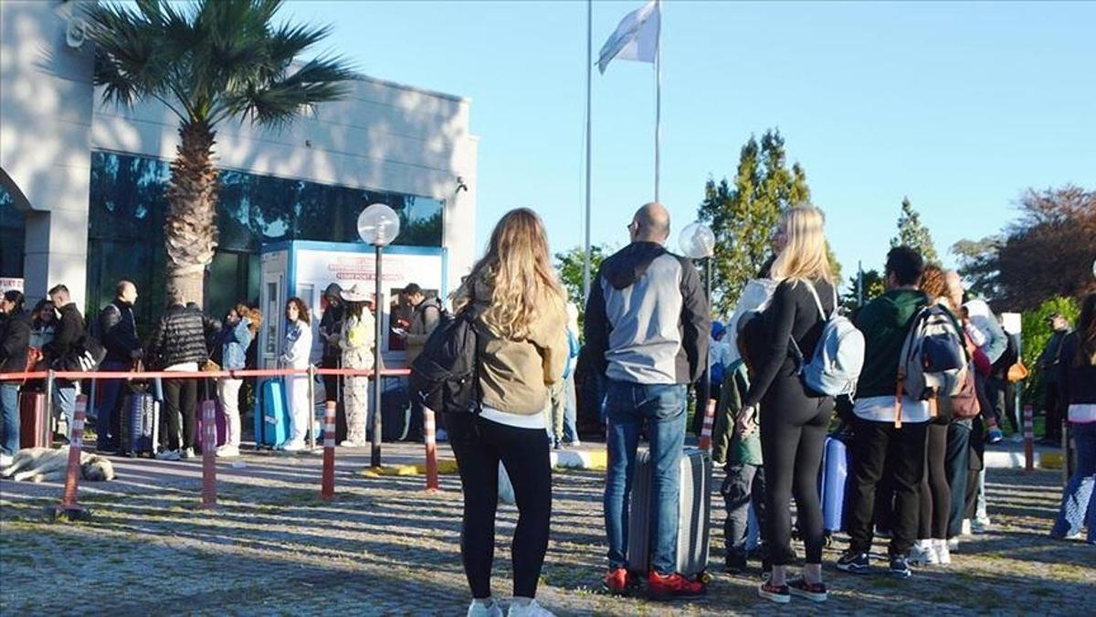 Yunanistan kapıda vize uygulamasını 1 yıl uzattı